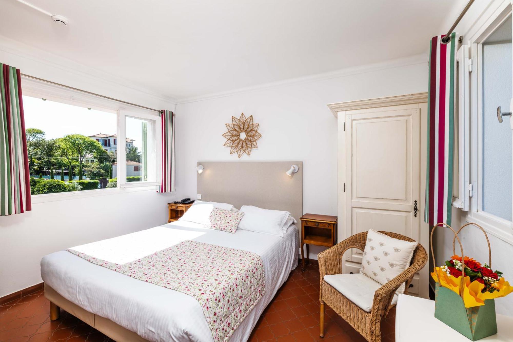Hotel Mas Djoliba Antibes Zimmer foto
